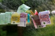 Koalition bleibt lasch bei Steuerhinterziehung und Geldwäsche (© RainerSturm / pixelio.de)