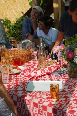 Discussions about food, on the terrace of the HKW